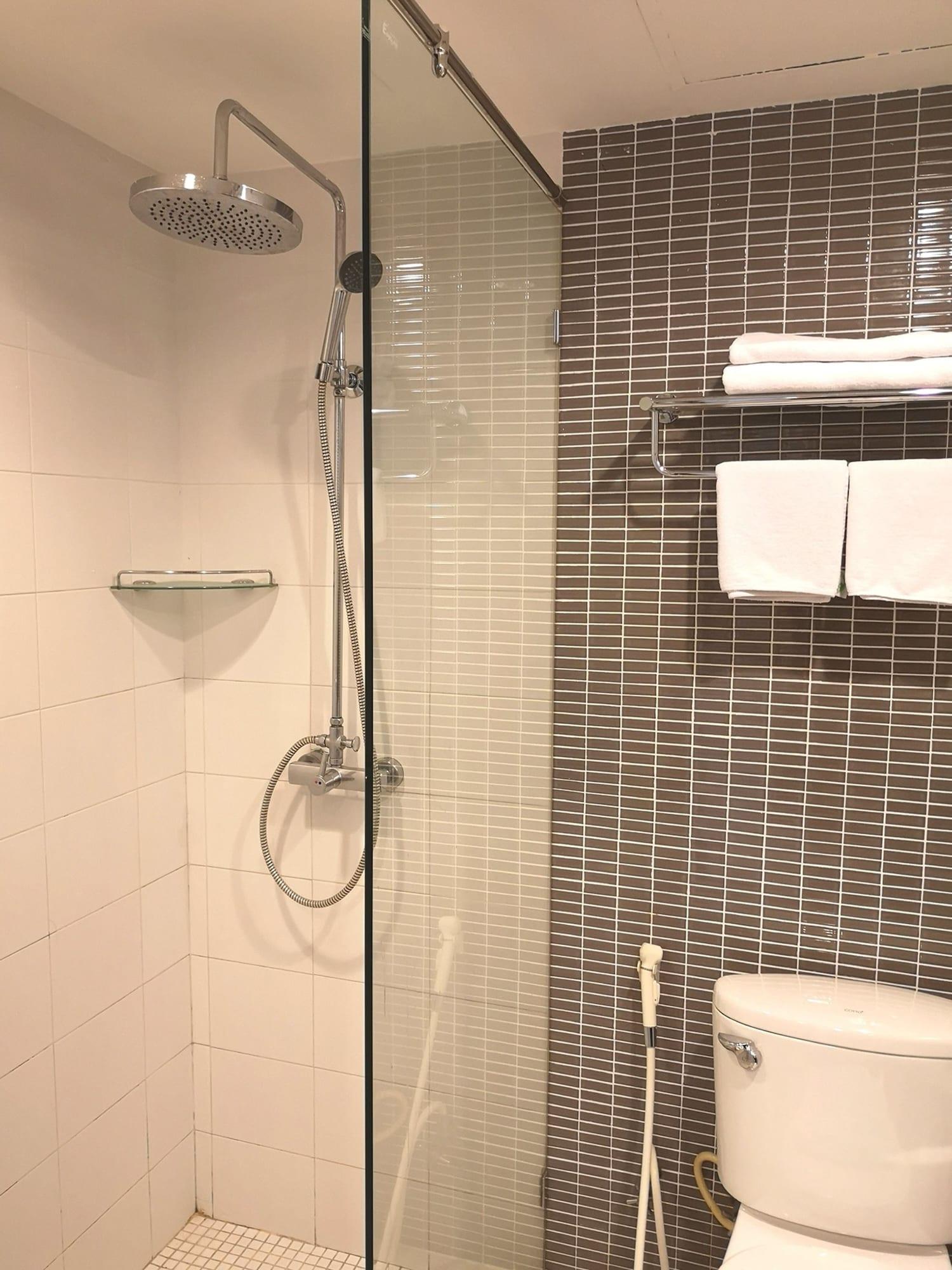 โรงแรม โรงแรมเอเวียน 5*