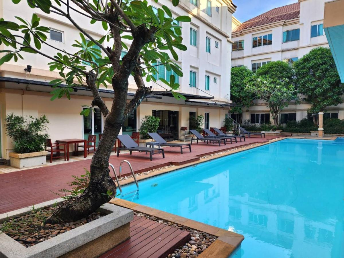 โรงแรมเอเวียน โรงแรม 5*