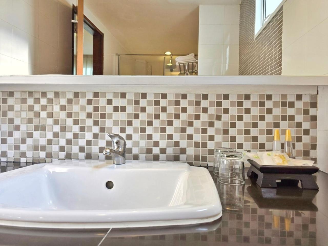 โรงแรมเอเวียน โรงแรม 5*
