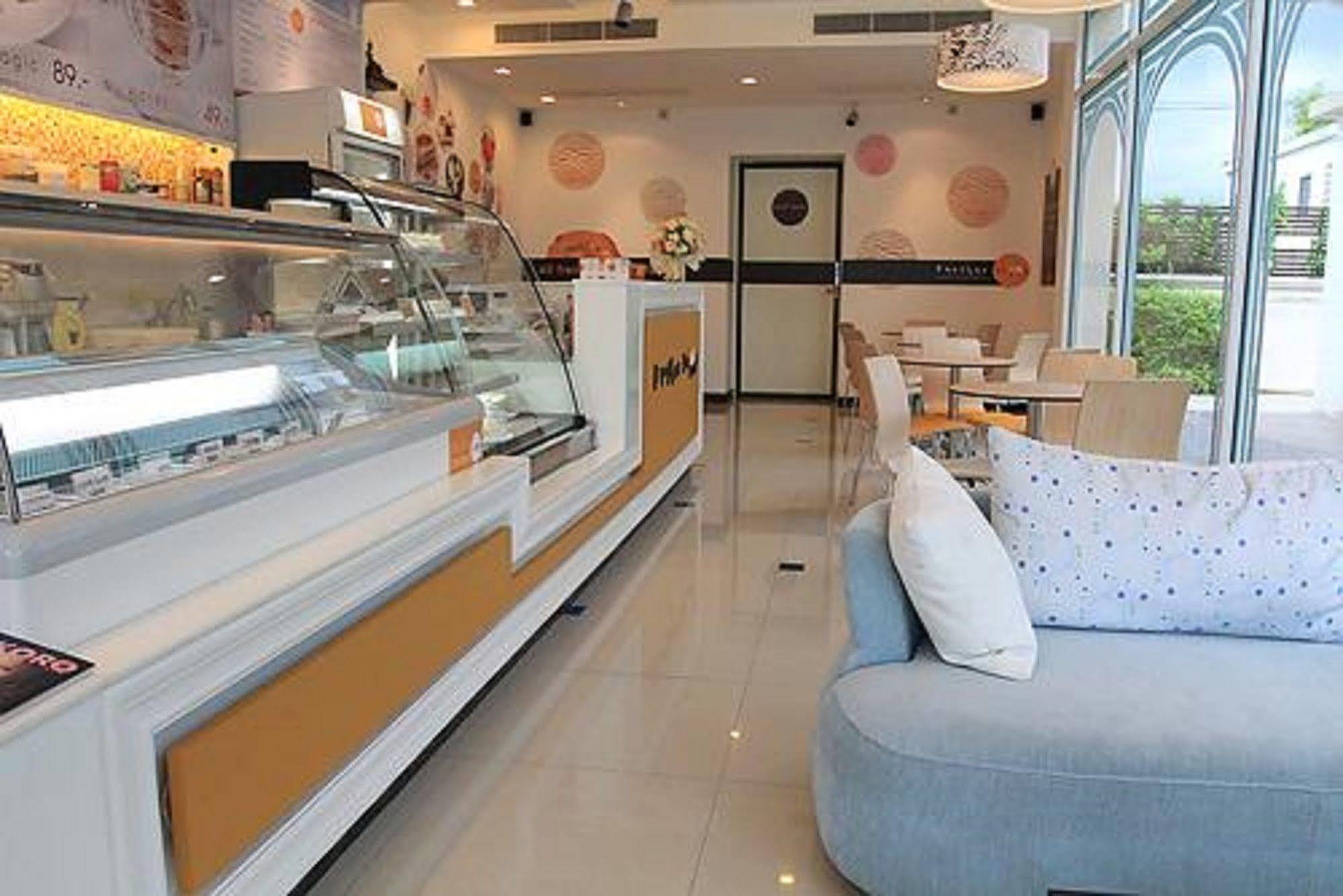 โรงแรมเอเวียน โรงแรม
